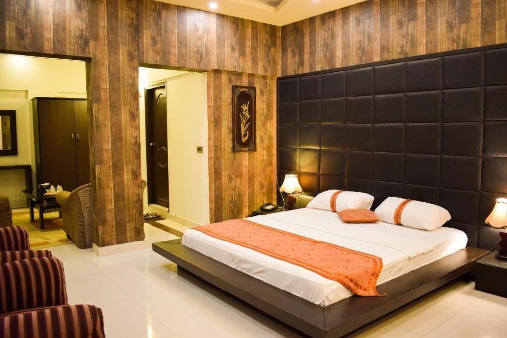 Thomas Guest House Islamabad Esterno foto